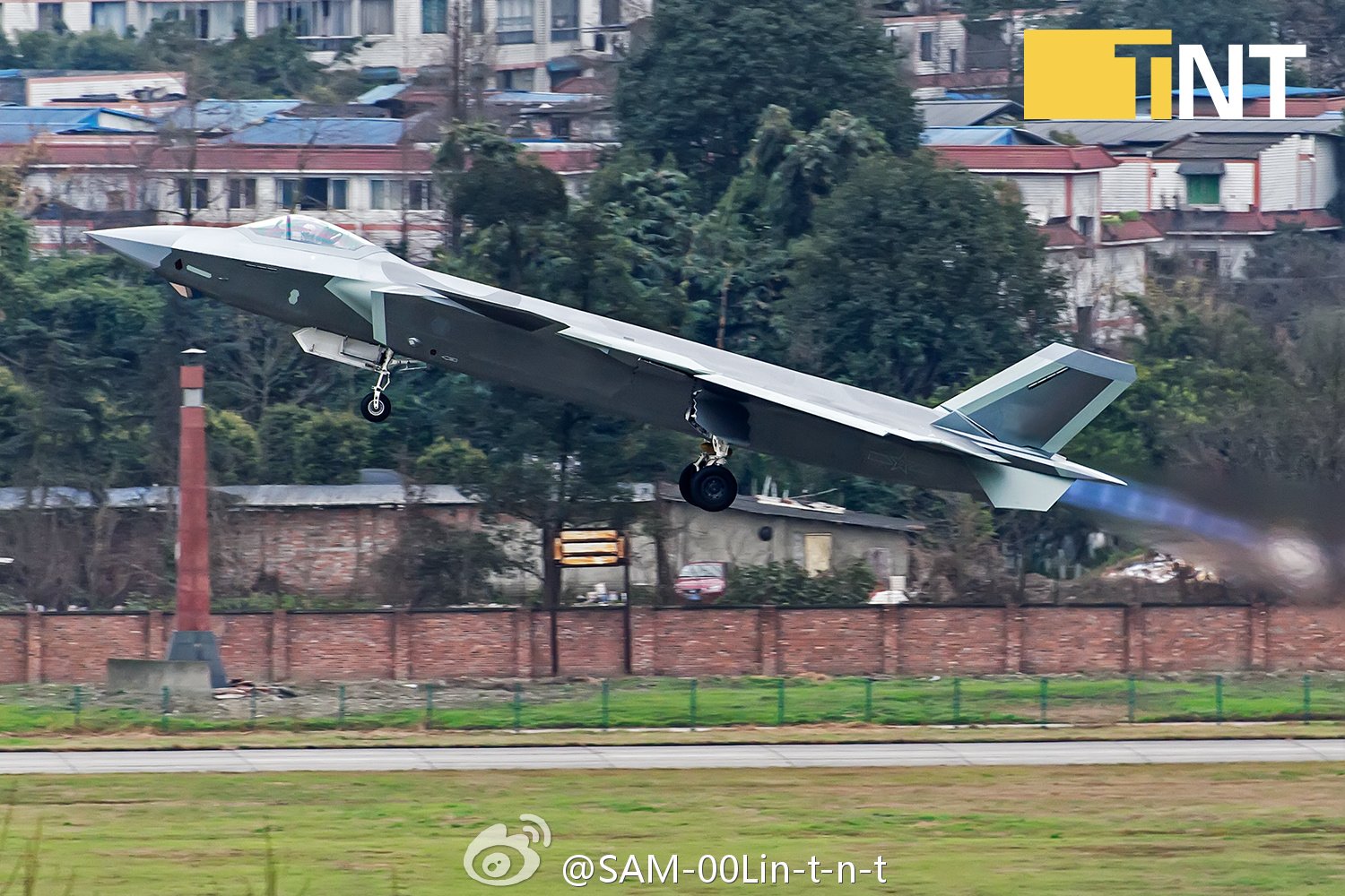 j-20a-20170221-full-ab.jpg